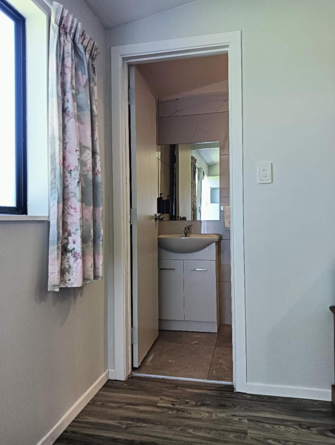 2 Double And 1 Sofa Beds Garden Chalet, 7d Salisbury Road, Rotorua