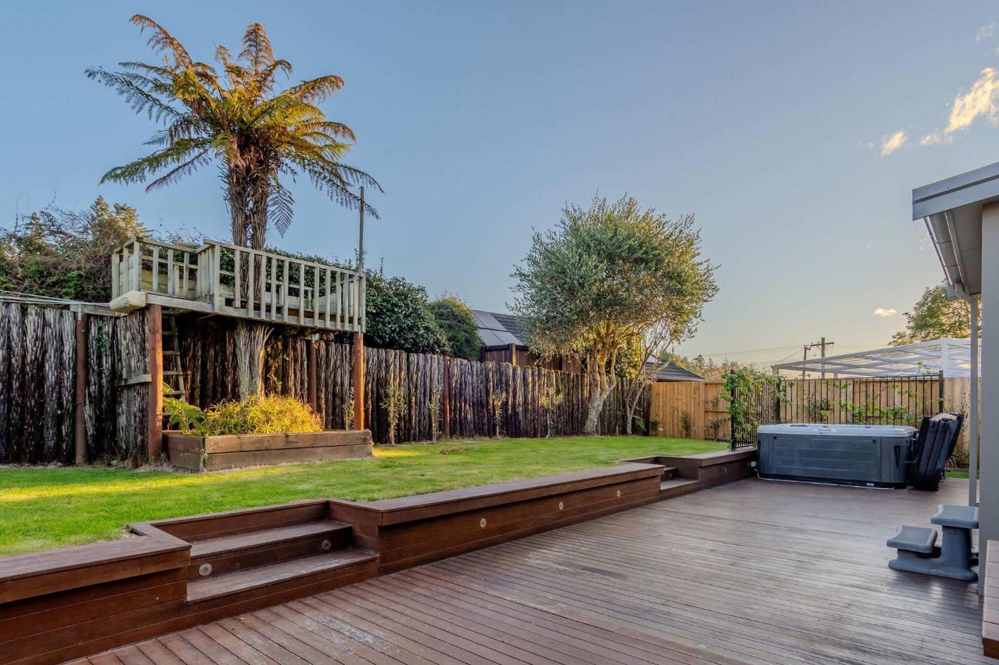 Lewis - Beside The Redwoods With Pool Holiday home