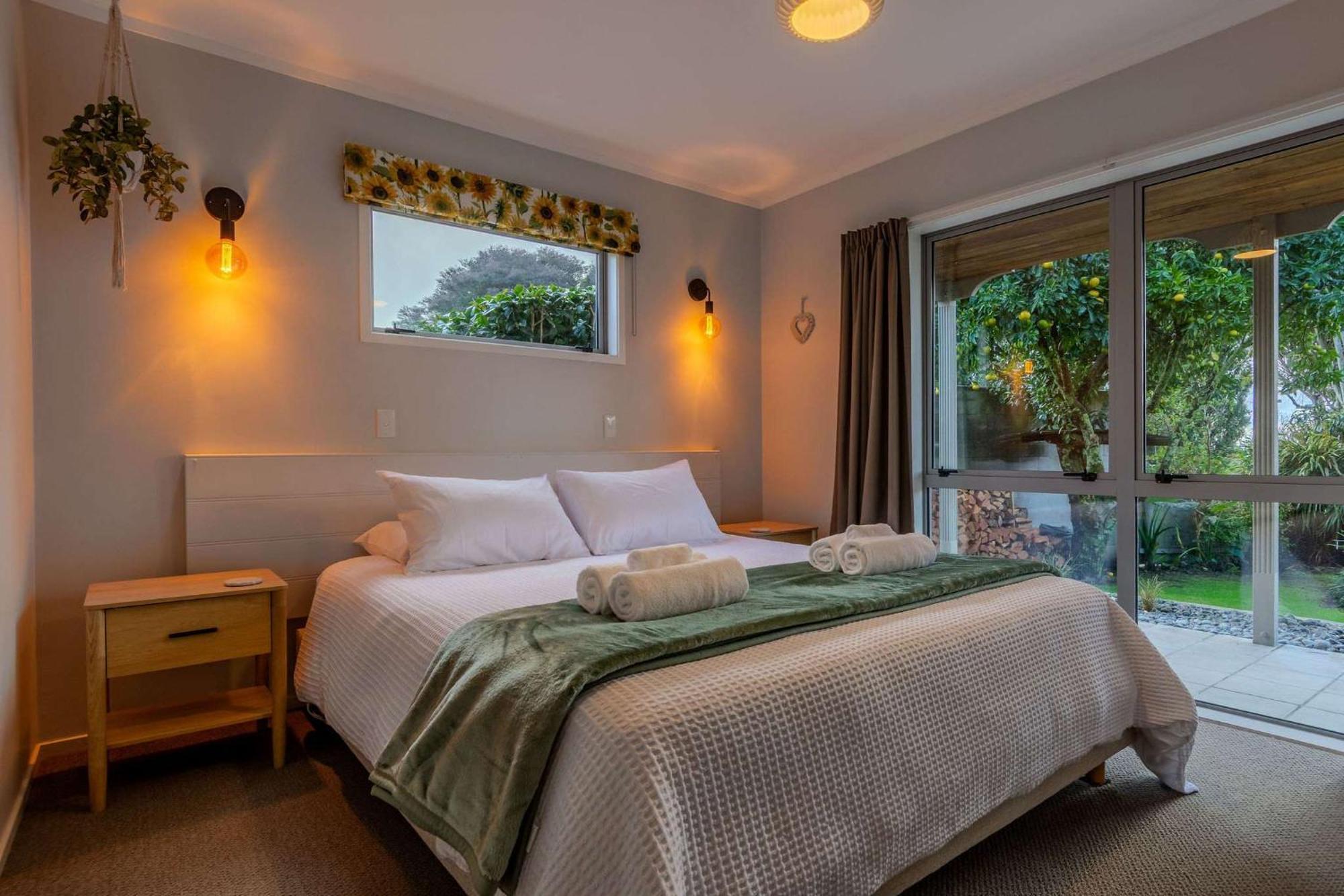 Lewis - Beside The Redwoods With Pool Holiday home *