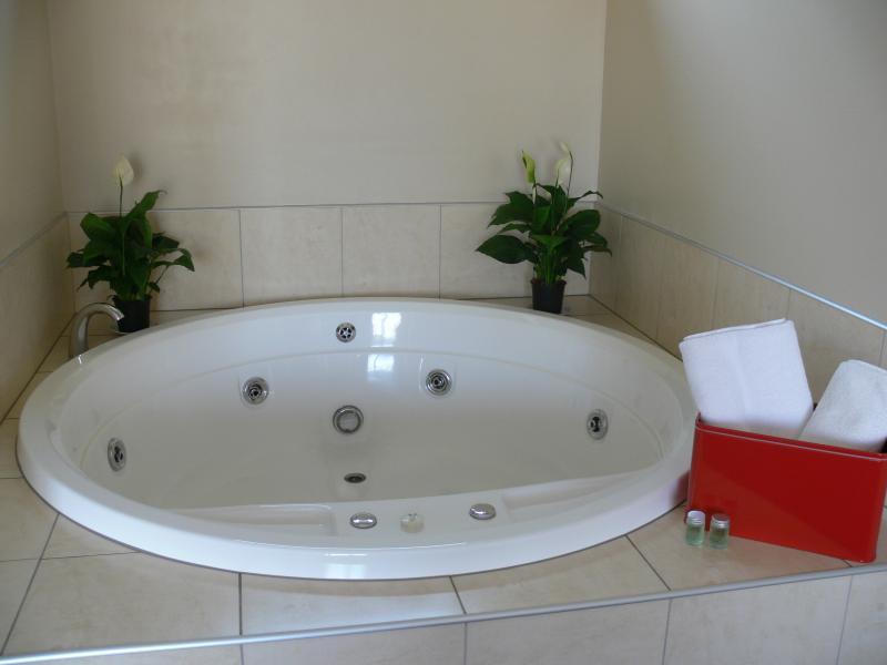 Motel 284 - Refurbished Modern 4*