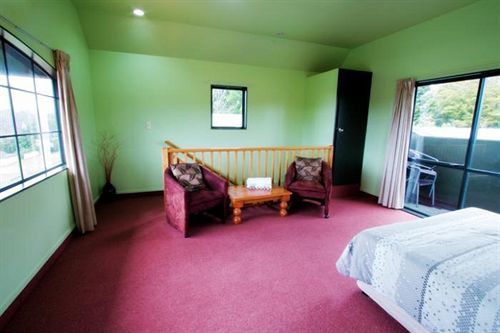 Pohutu Motel 3*