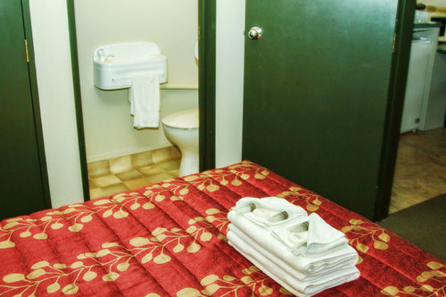 Pohutu Motel 3*