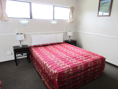 Pohutu Motel