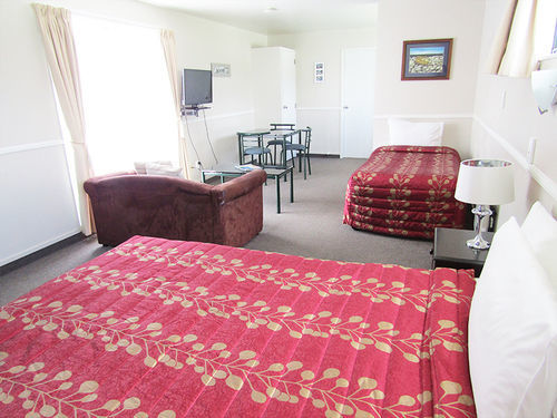 Pohutu Motel 3*