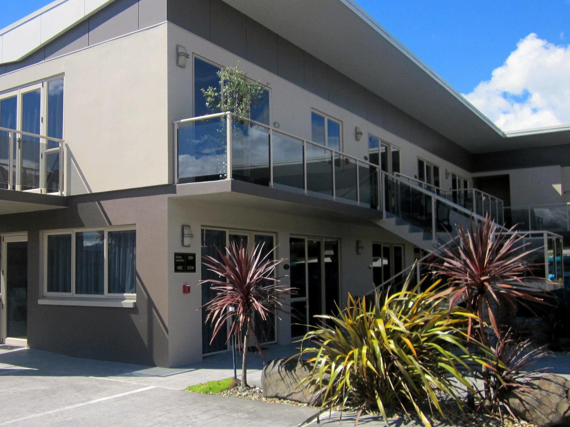 284 - Refurbished Modern Motel 4*