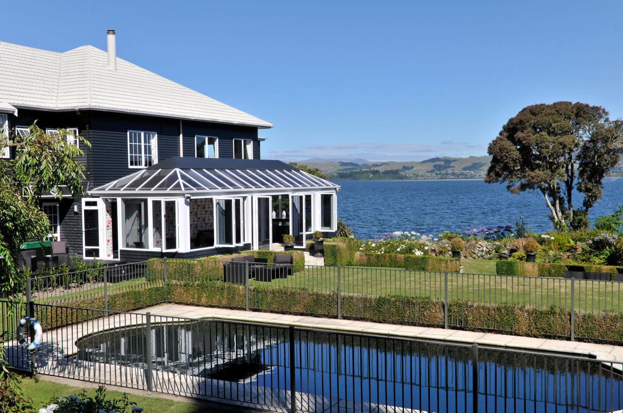 Black Swan Lakeside Boutique