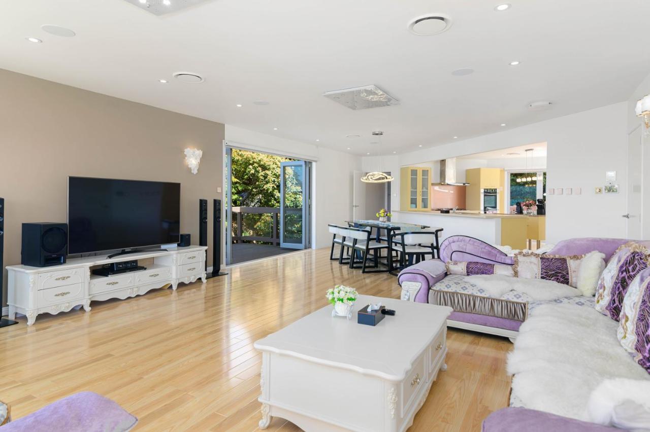Luxury Lakeside Retreat Villa Rotorua
