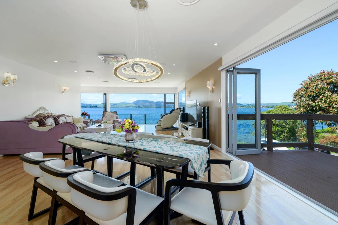 Luxury Lakeside Retreat Rotorua