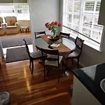 Cheerful 4 Bedroom Holiday Home