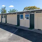 Aaryn Court Motel