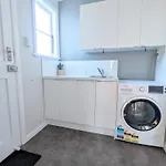 Classical Kiwi Holiday Home Near City Center
