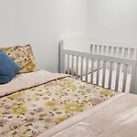 Oaktree Entire Holiday Home, Sleeps 8 To12
