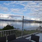 Absolutely Lake Front House-Private Lake Access