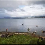 Absolutely Lake Front House-Private Lake Access