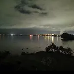 Absolutely Lake Front House-Private Lake Access