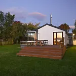 Cooper\'S Lakeside Cabin