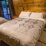 Arnold Lakeside Lodge