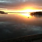 Lakeside Reserve House Close To City Centre