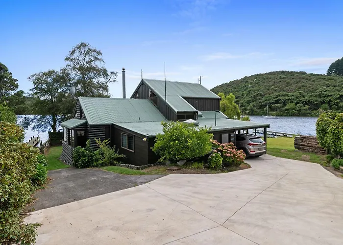 Lakeside Escape - Tikitere Holiday Home