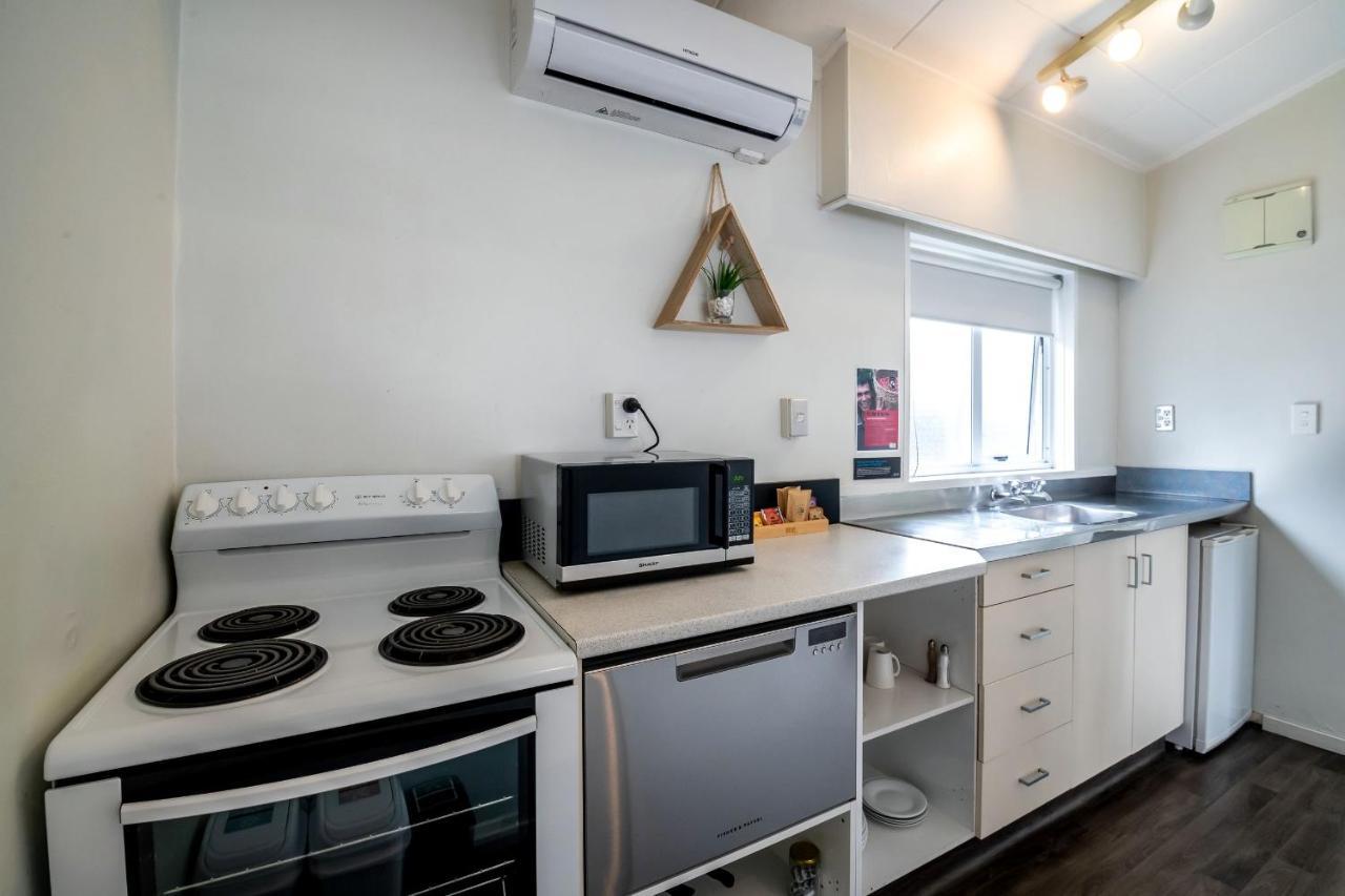 Aura Motel 4*