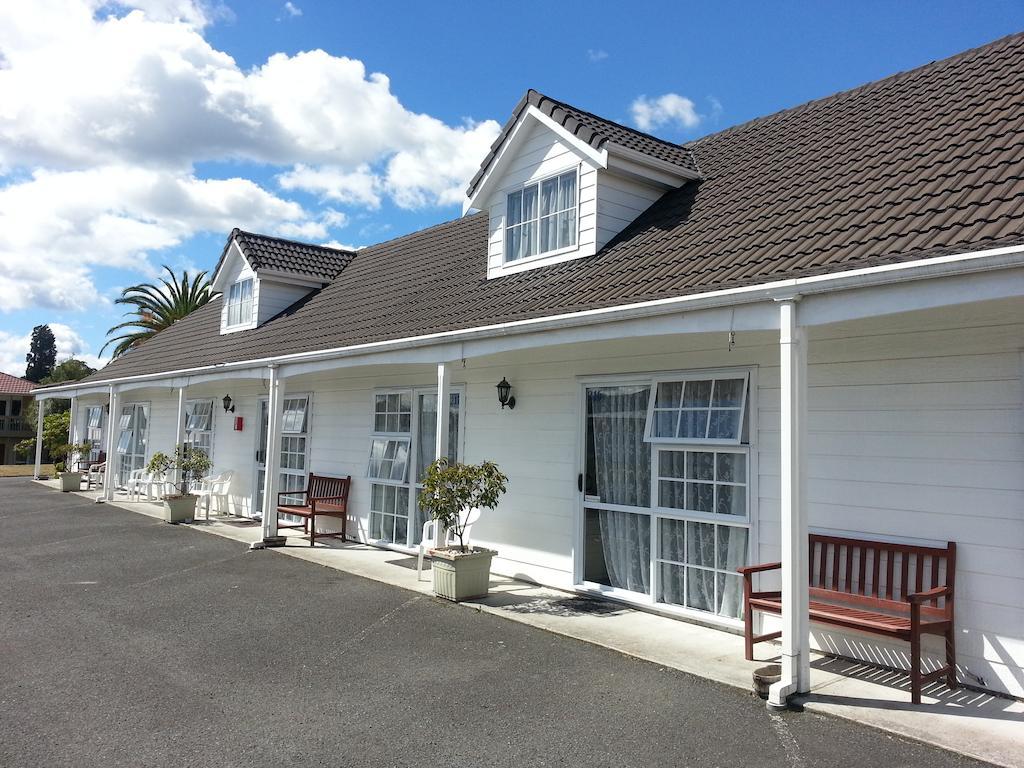 Malones Motel 4*