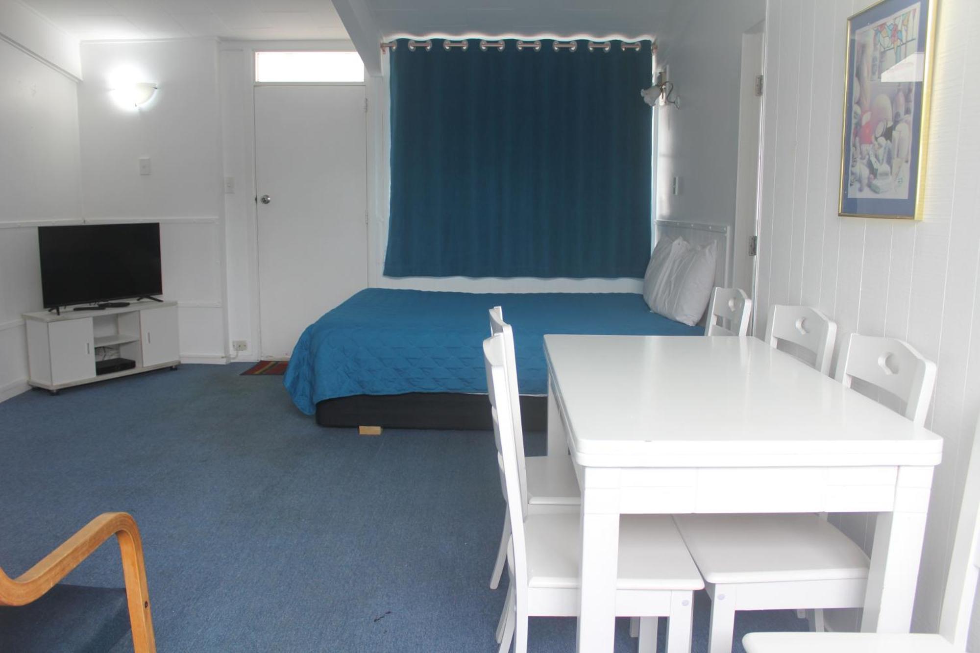 Motel Golden Glow 4*