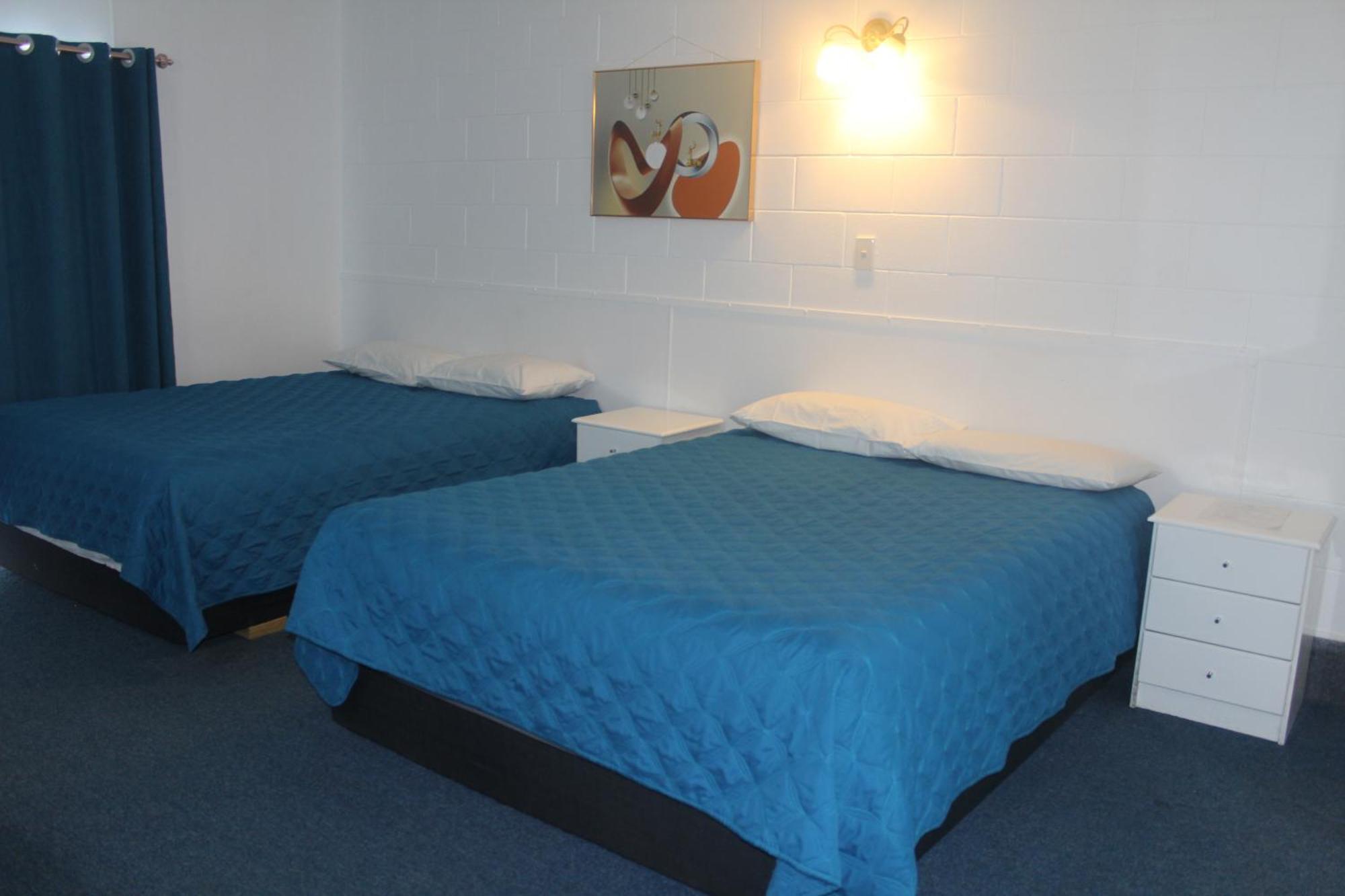Golden Glow Motel 4*