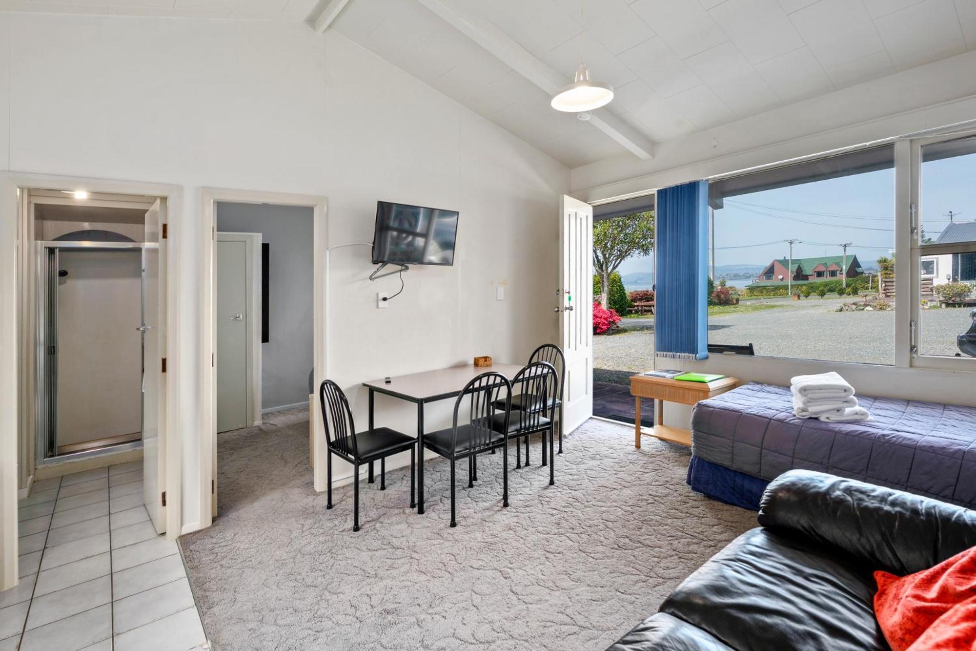 Jack & Di's Lakefront Motel 3*