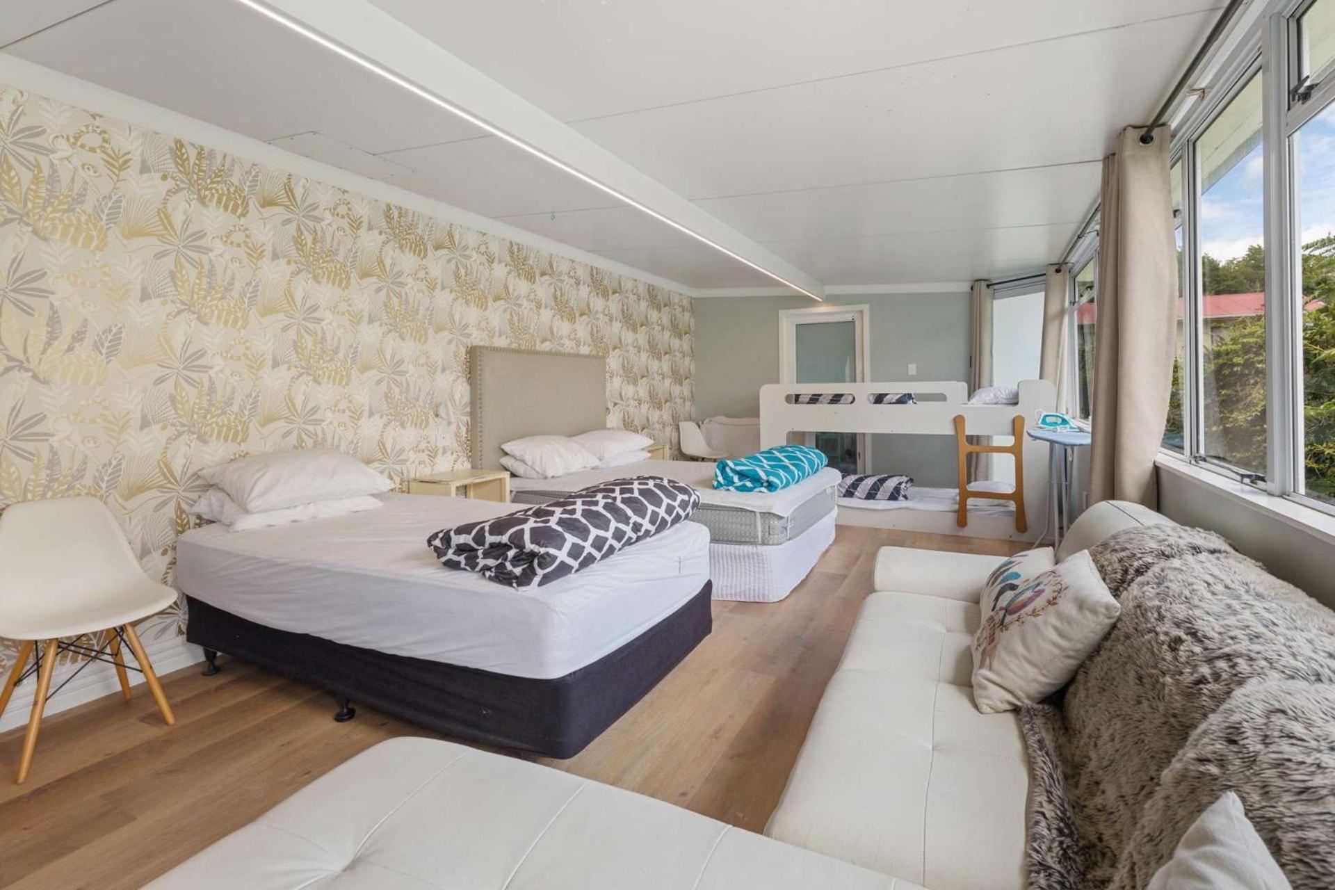 Lakefront Getaway In Rotorua