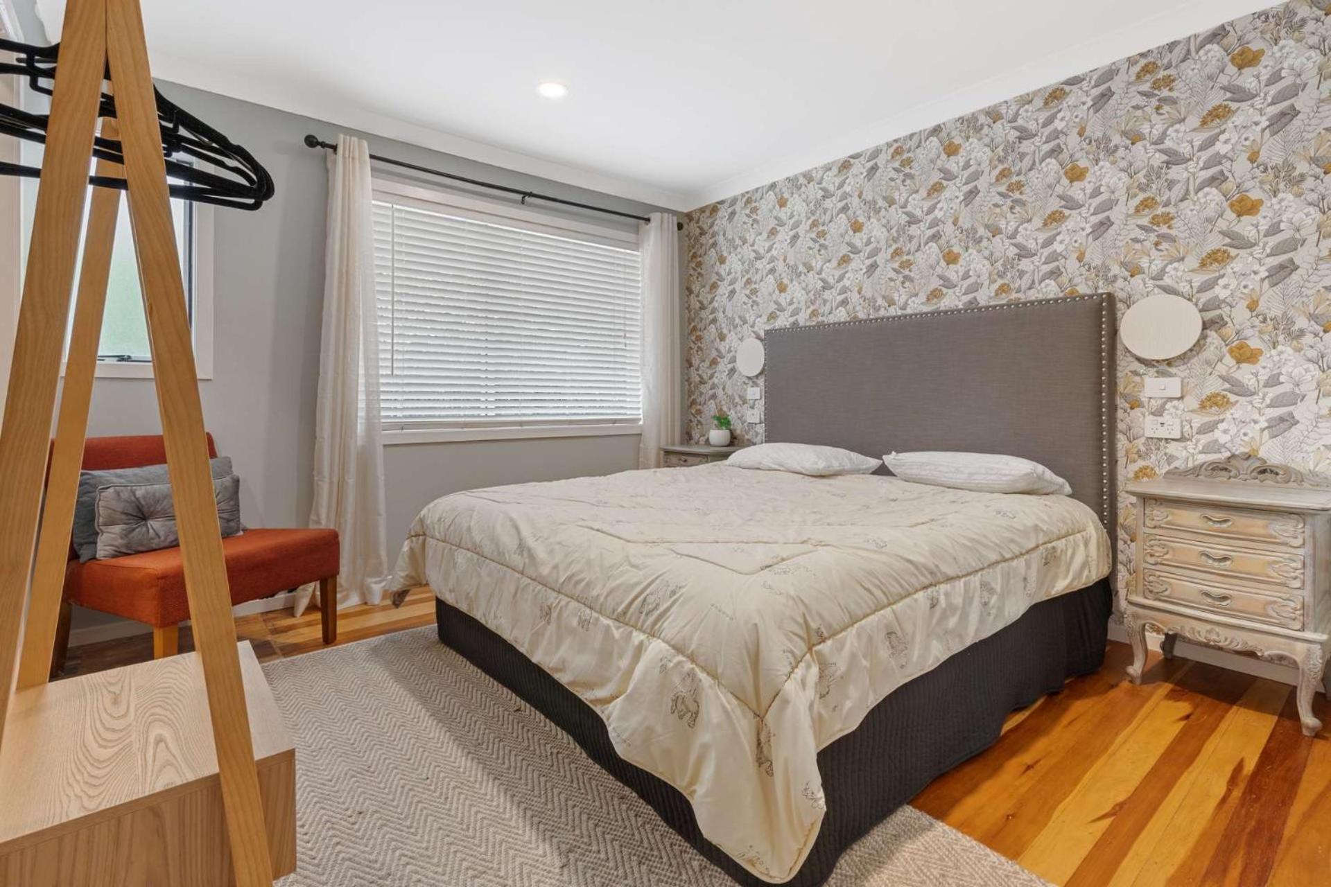 Lakefront Getaway In Rotorua