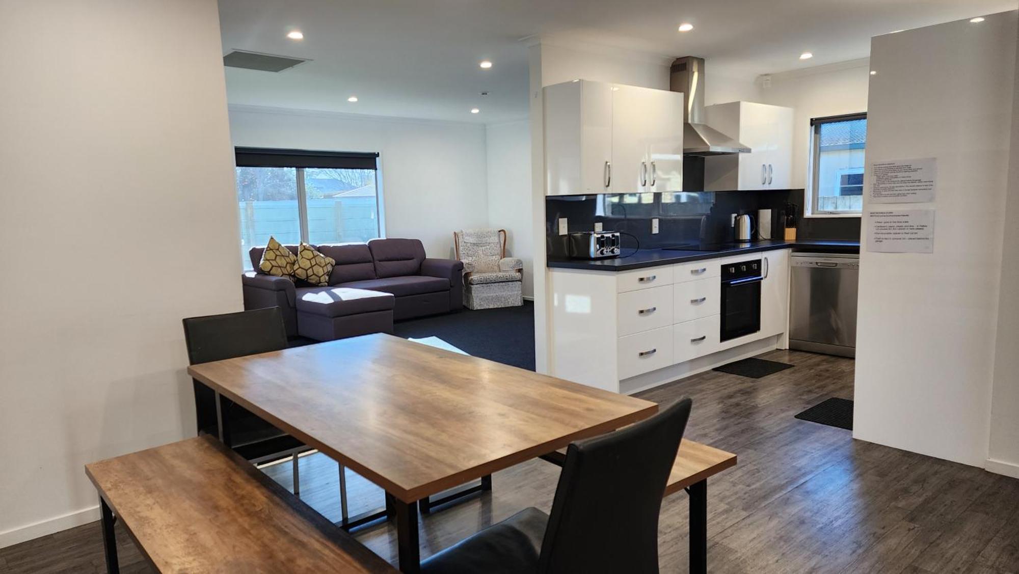 Oaktree Entire Home, Sleeps 8 To12 Holiday home