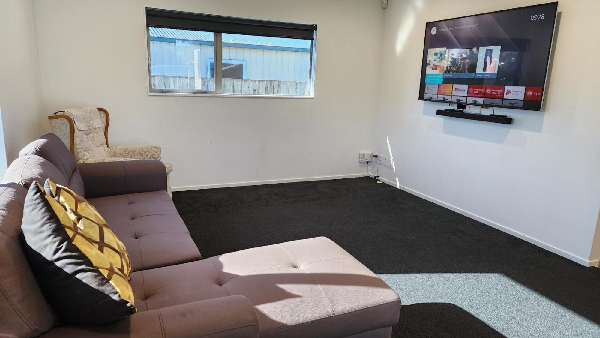 Oaktree Entire Home, Sleeps 8 To12 Holiday home *