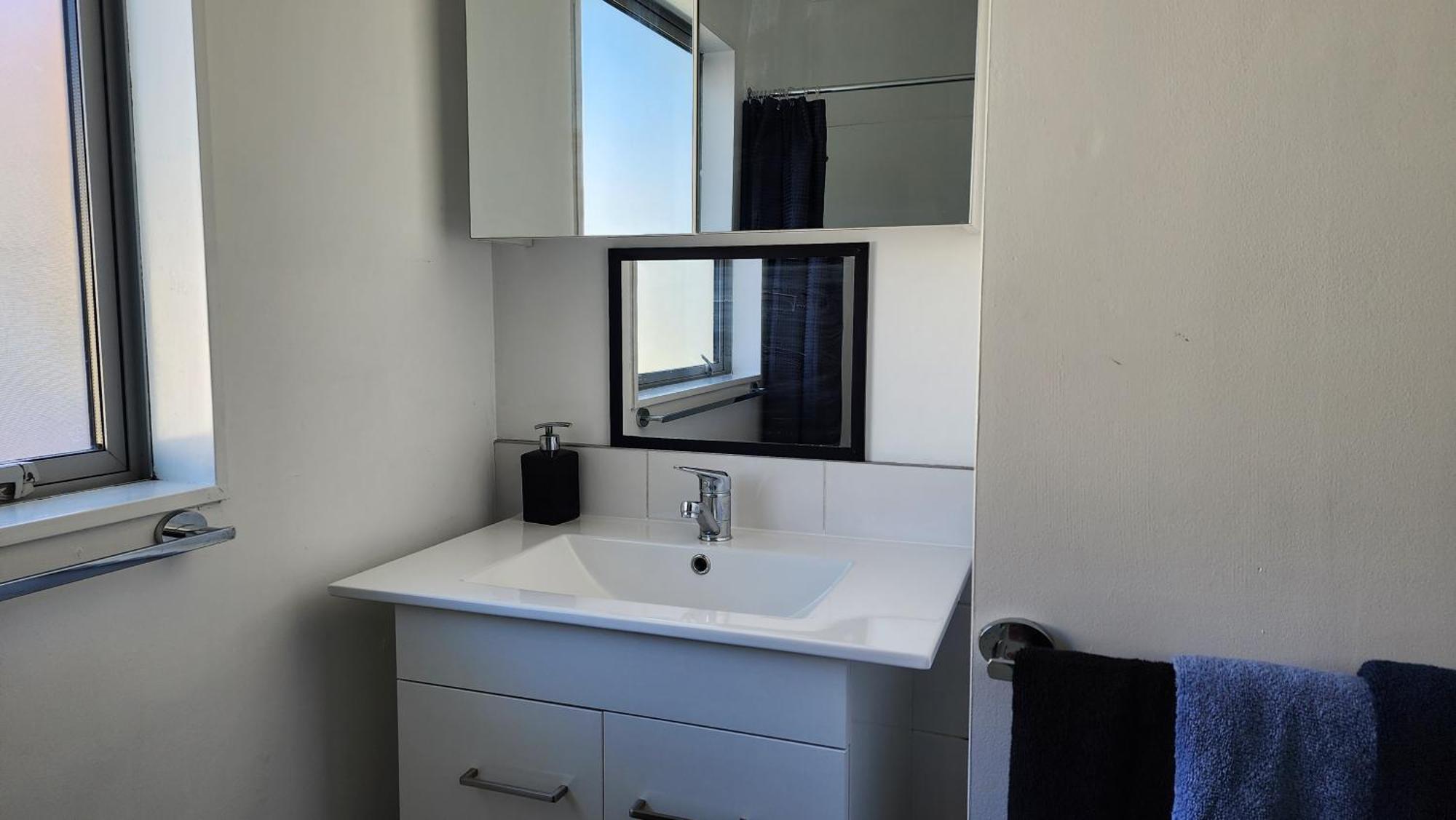 Oaktree Entire Home, Sleeps 8 To12 Holiday home