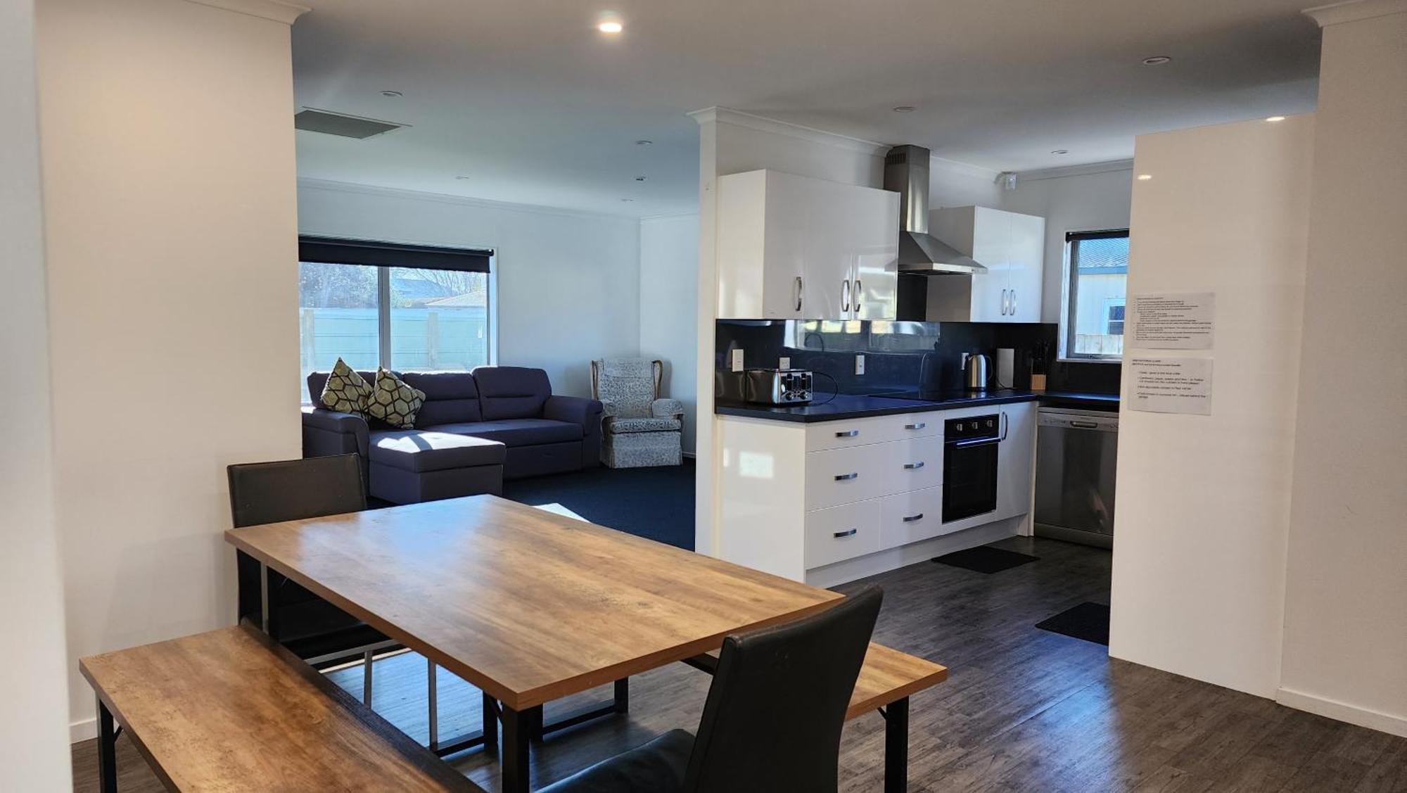 Oaktree Entire Home, Sleeps 8 To12 Holiday home