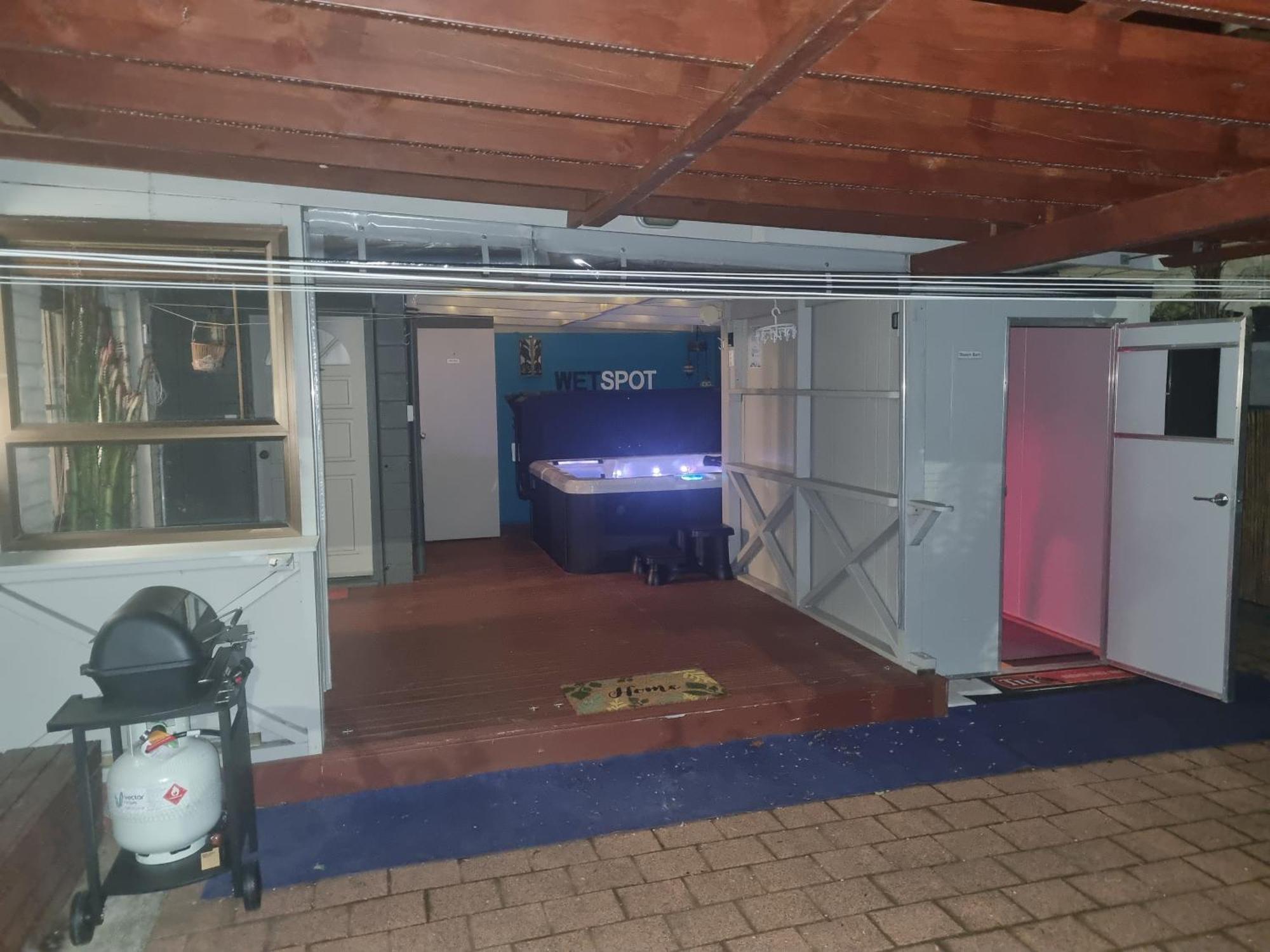 Guest house In Prime Location House With And Sauna *