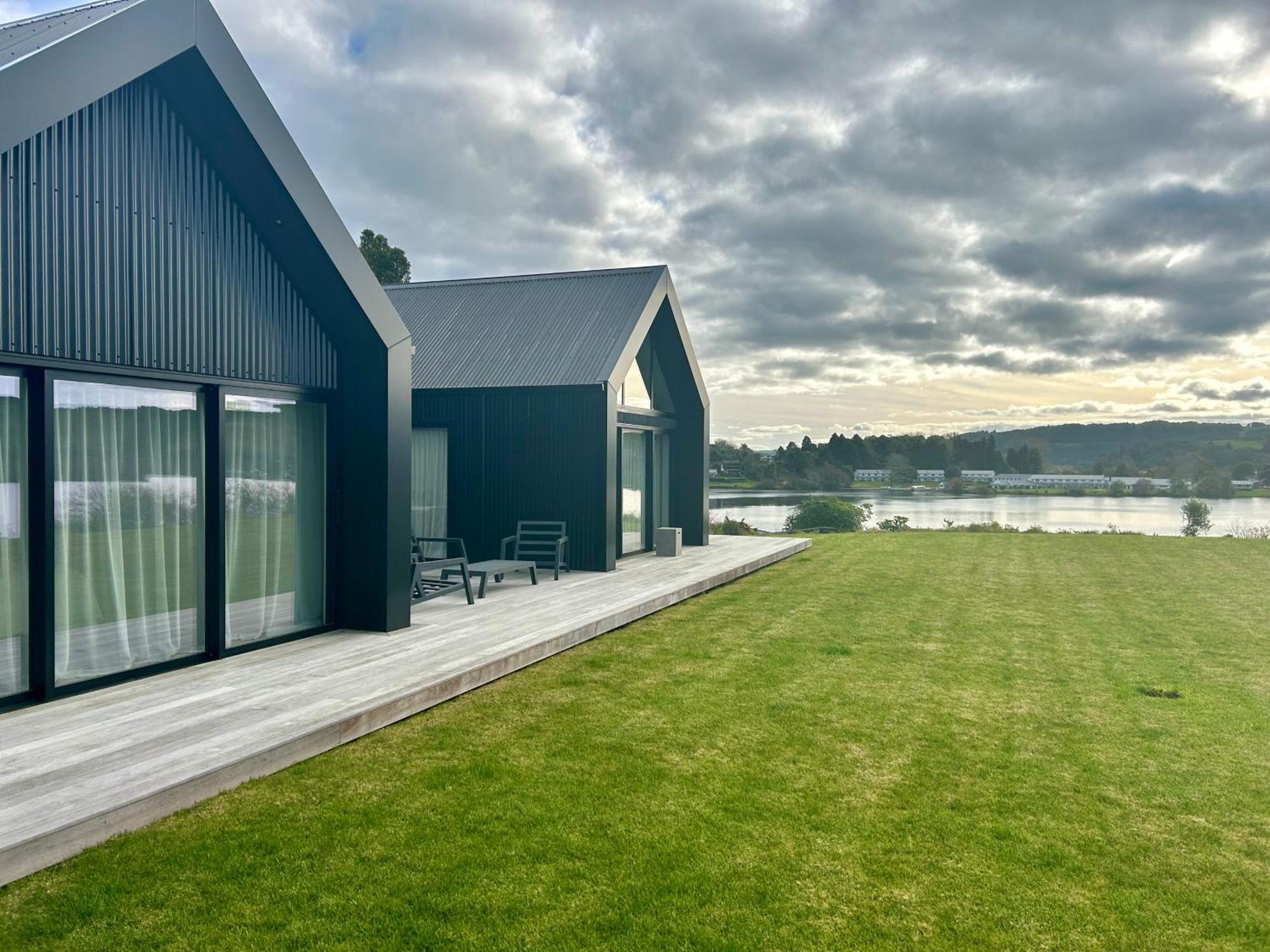 Lakefront Living - Rotoiti Holiday home *