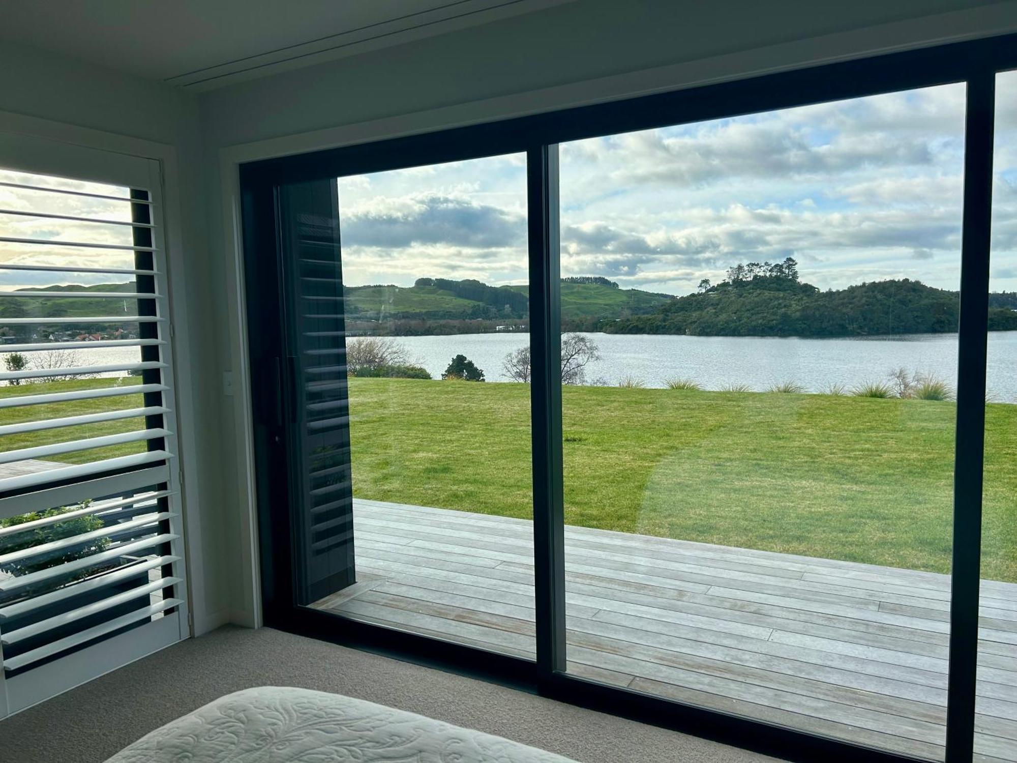 Lakefront Living - Rotoiti Holiday home *