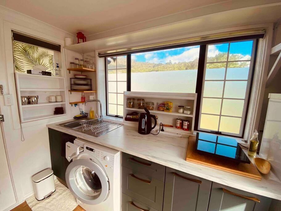 Adorable Self Contained One Bedroom Apartment *
