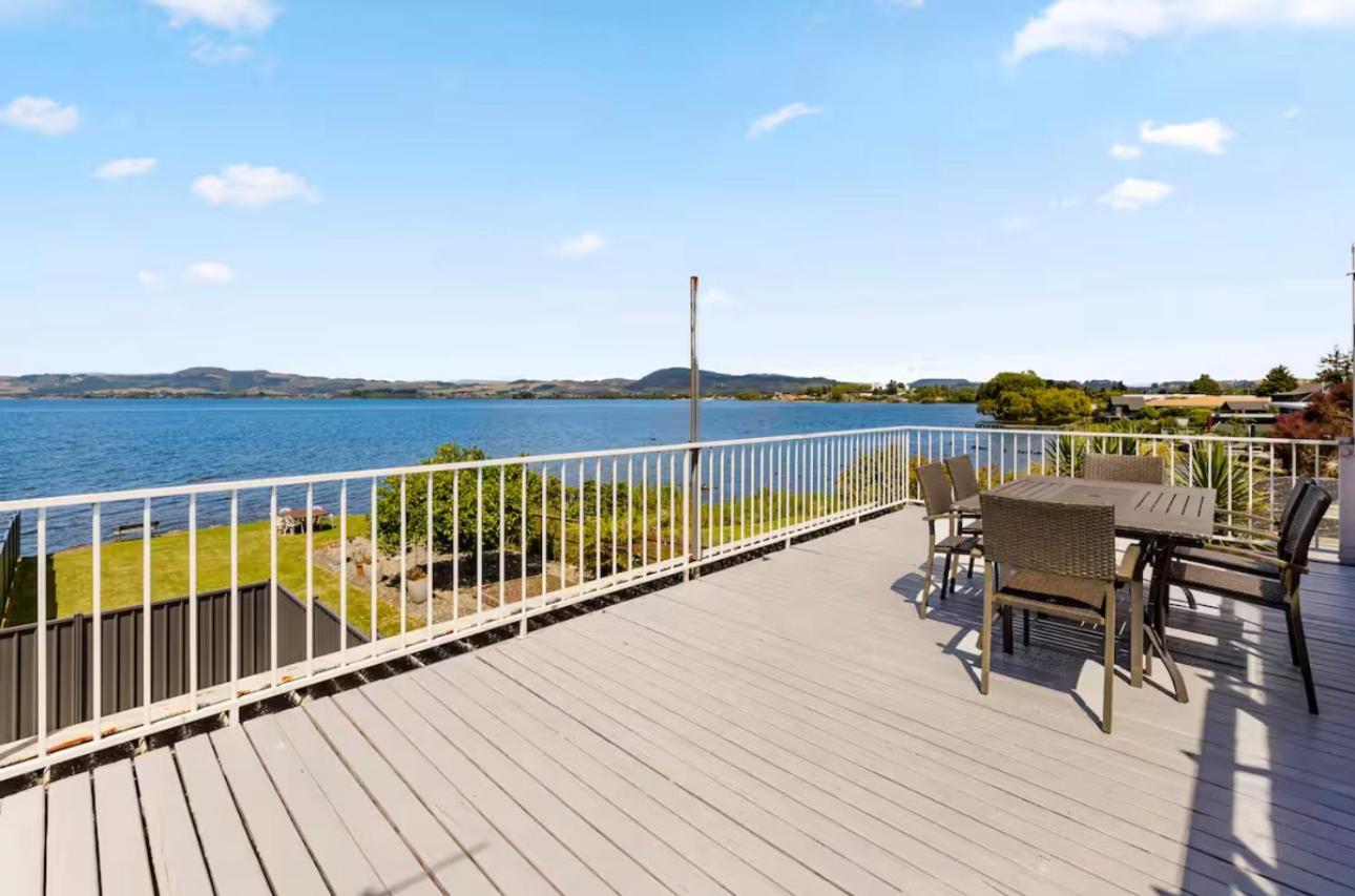 Absolutely Front House-private Access Holiday home *