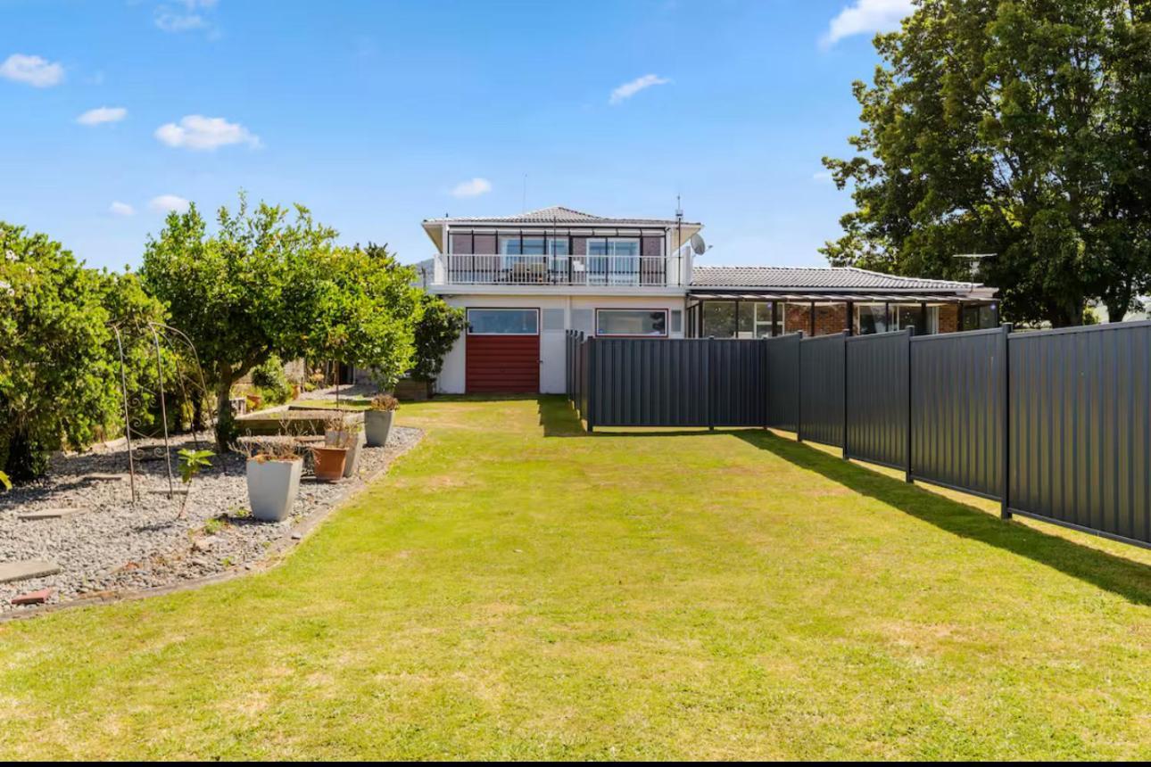 Absolutely Front House-private Access