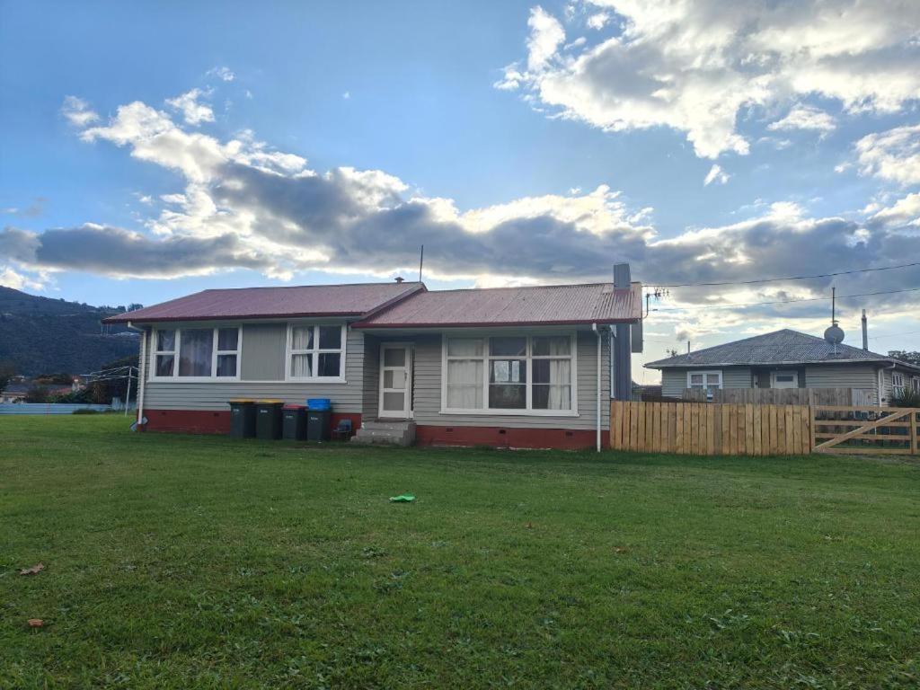 Holiday home Serviced 3 Bedroom House