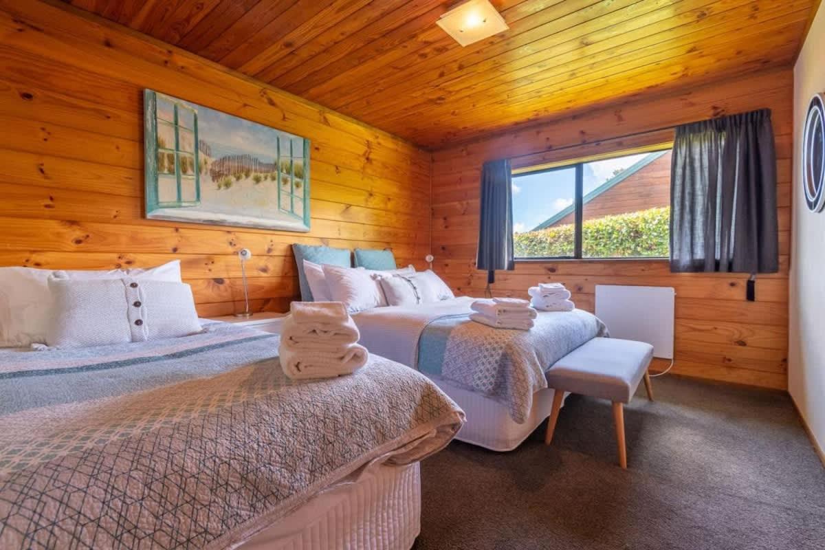 Deluxe Redwoods Holiday home Rotorua