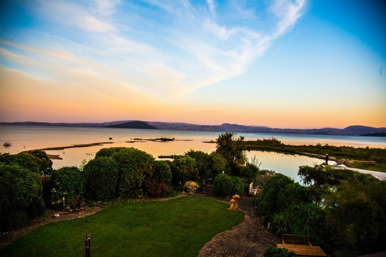 Arnold Lakeside * Rotorua