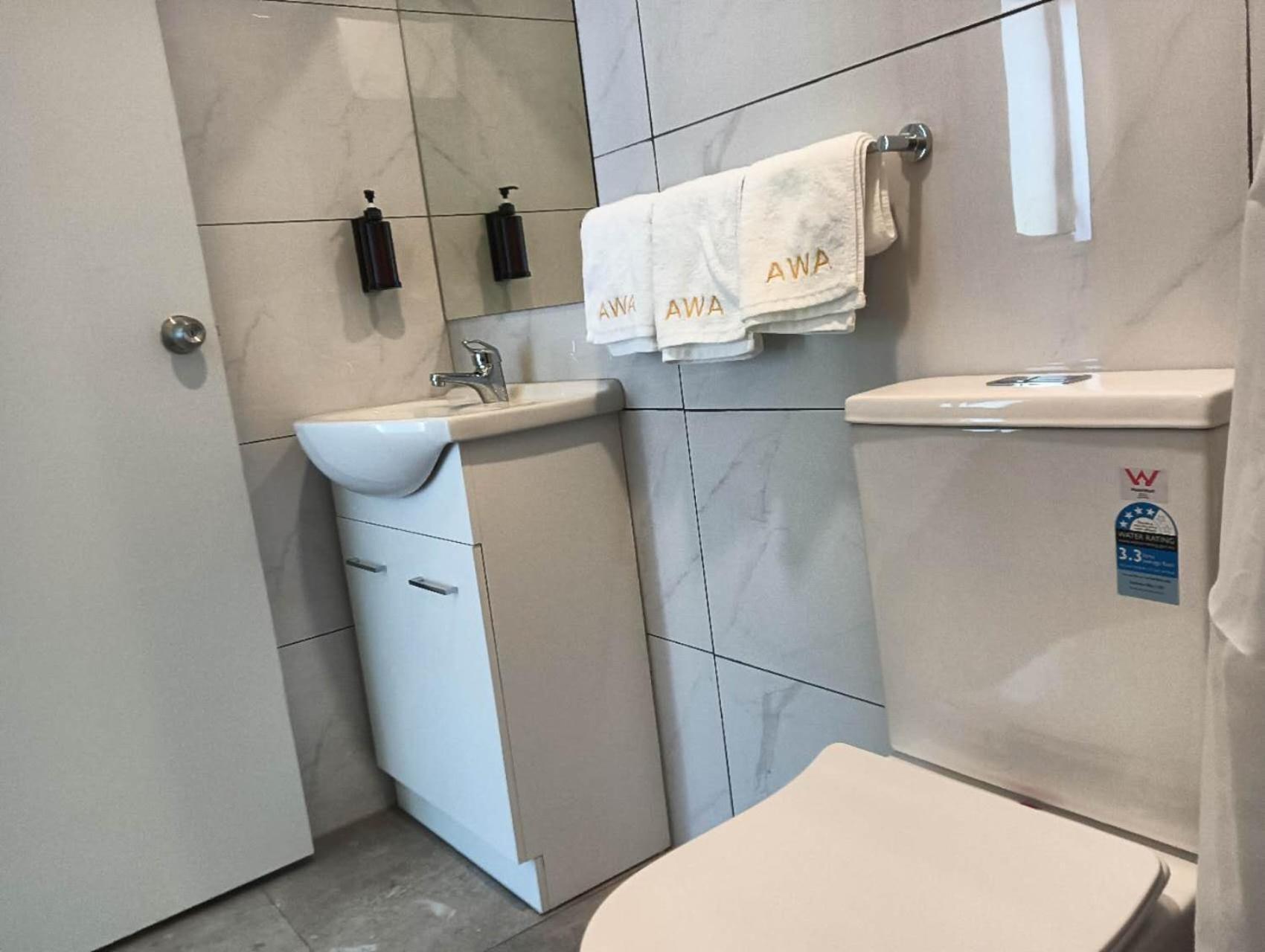 2 Double And 1 Sofa Beds Garden Chalet, 7d Salisbury Road, Chalet *