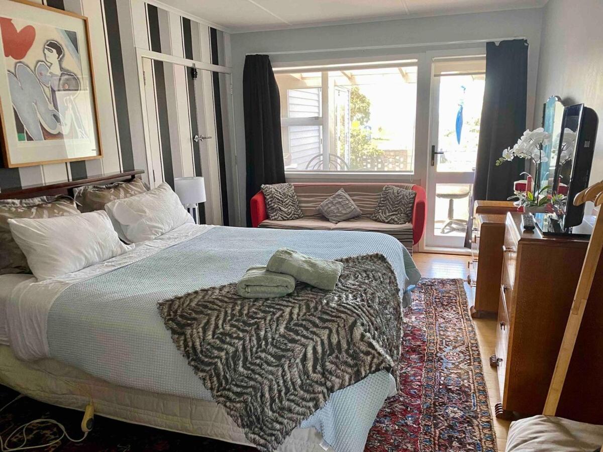 Lakeside Reserve House Close To Centre