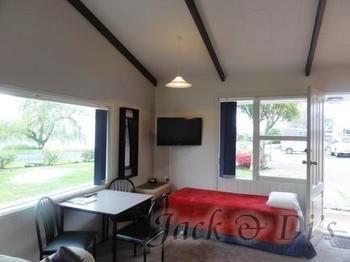 Jack & Di's Lakefront Motel 3*