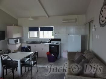 Jack & Di's Lakefront 3*