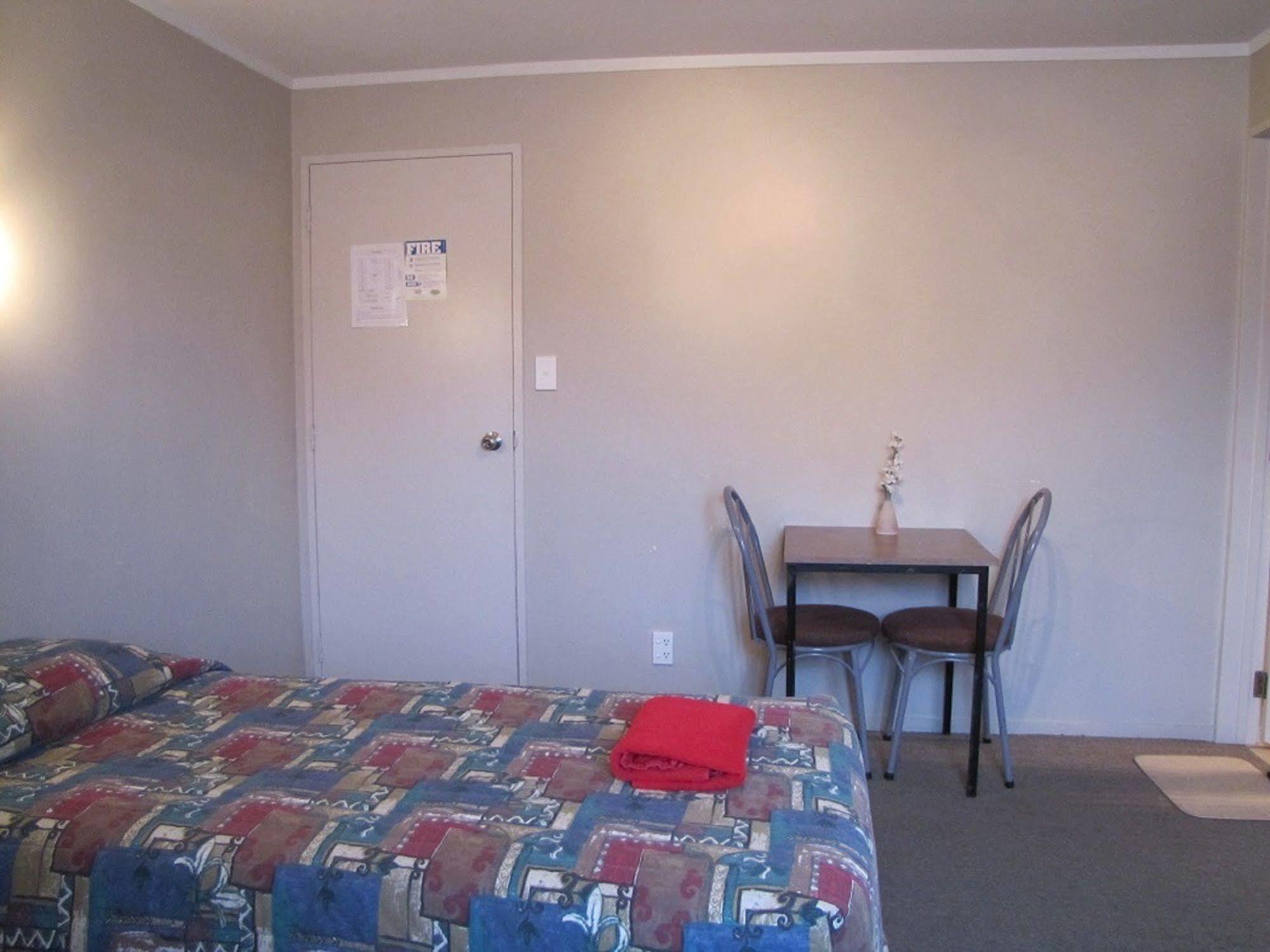 Devonwood Motel