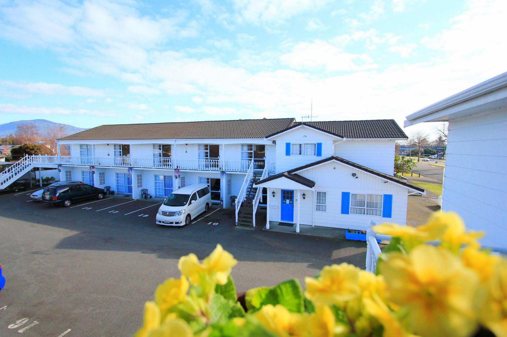 Golden Glow Motel 4*