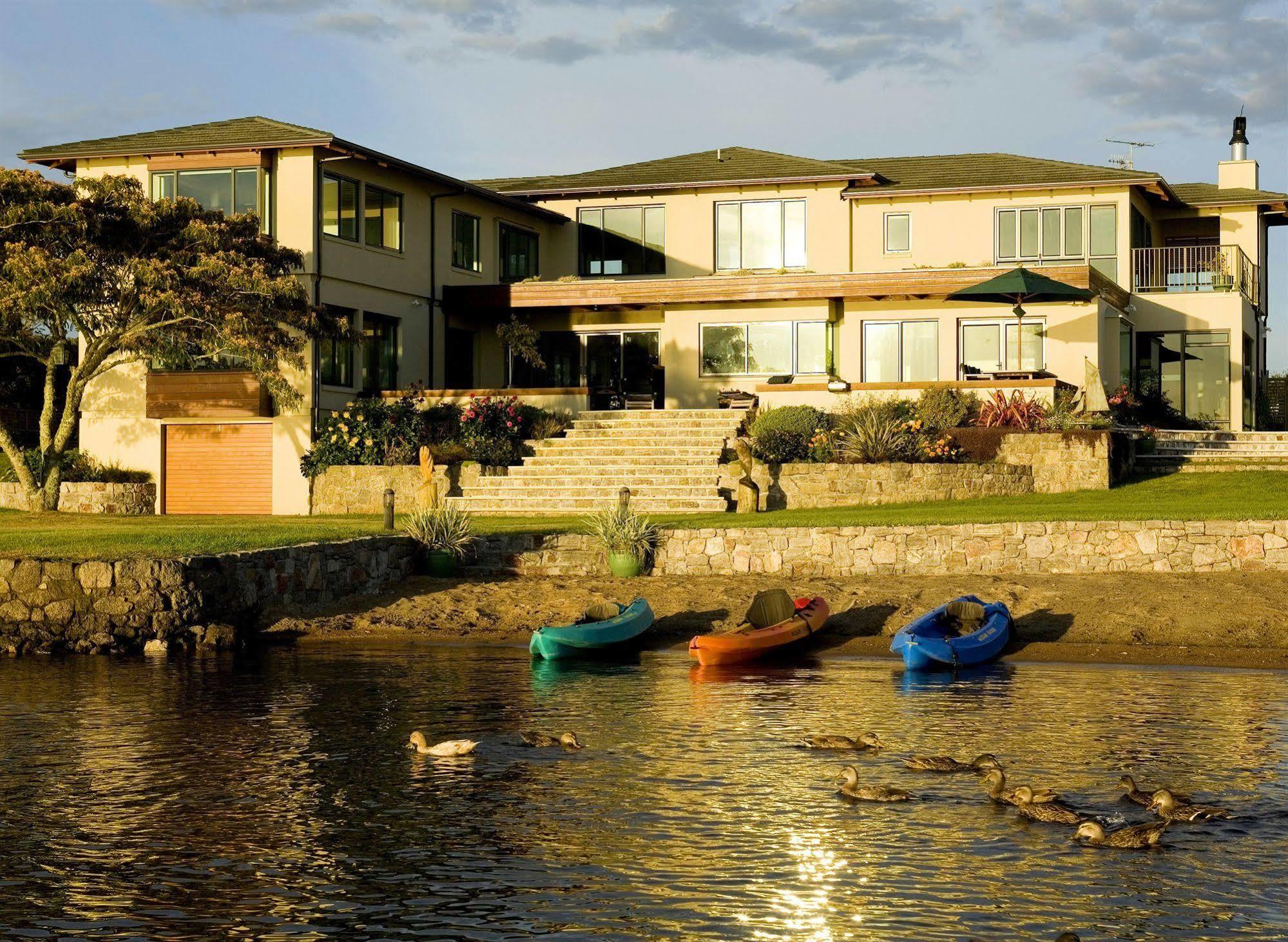 Nicara Lakeside